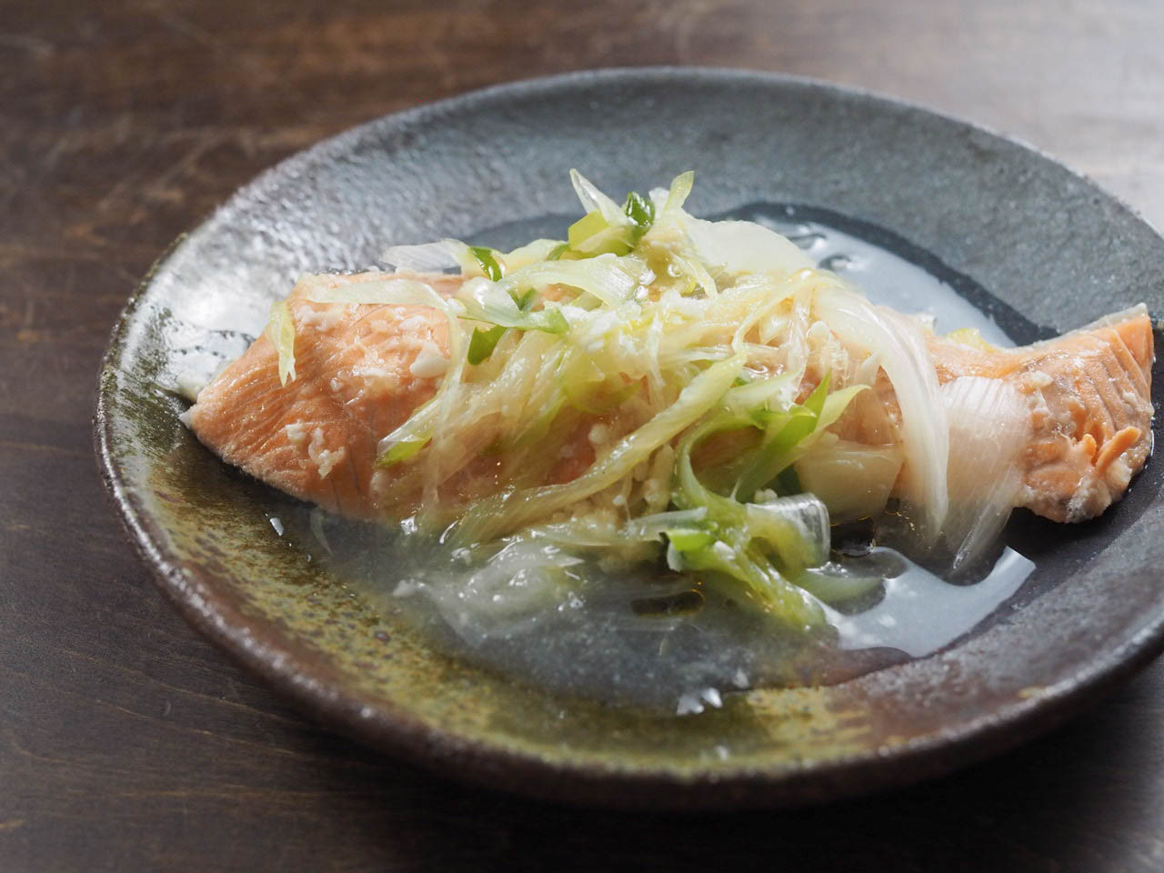 鮭の塩麹煮 奥薗壽子のなべかまぺえじ 鮭の塩麹煮 奥薗壽子のなべかまぺえじ