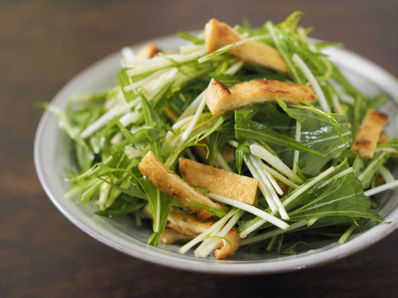 カリカリ油揚げと水菜のサラダ 奥薗壽子のなべかまぺえじ カリカリ油揚げと水菜のサラダ 奥薗壽子のなべかまぺえじ