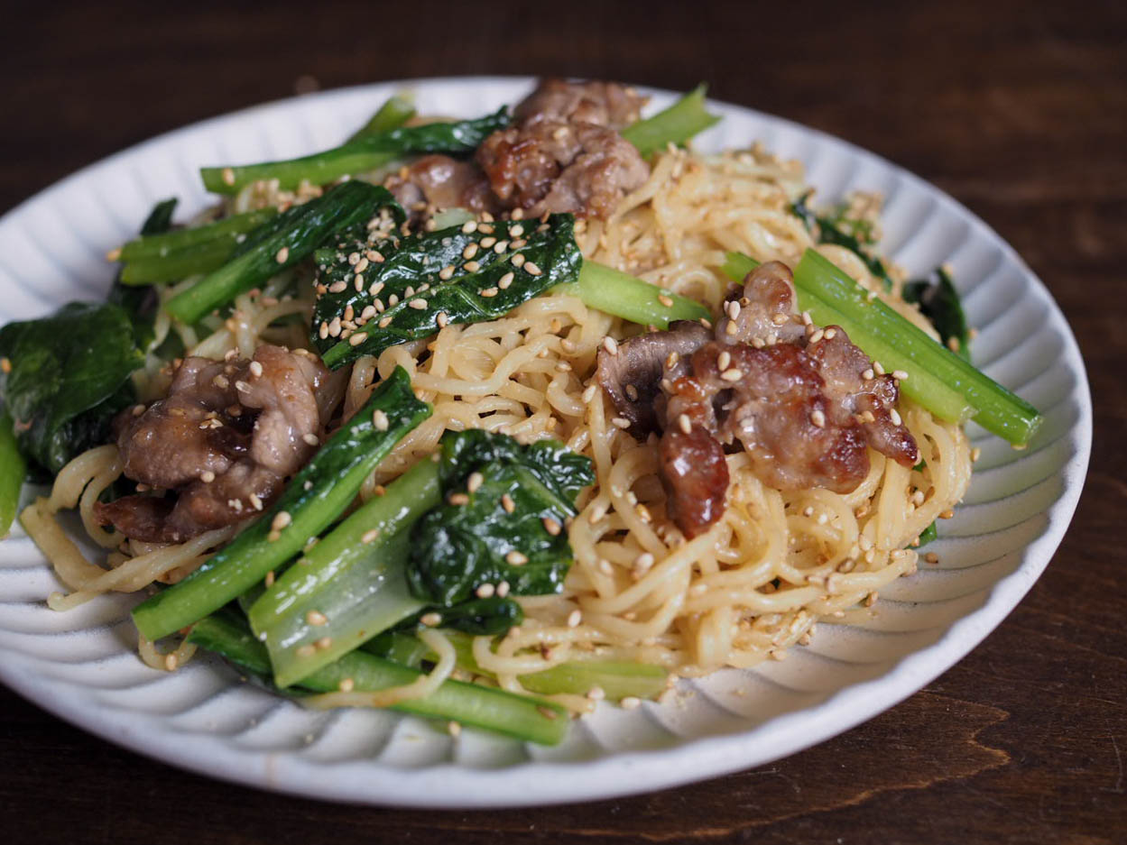 豚肉と小松菜のごまダレ焼きそば 奥薗壽子のなべかまぺえじ