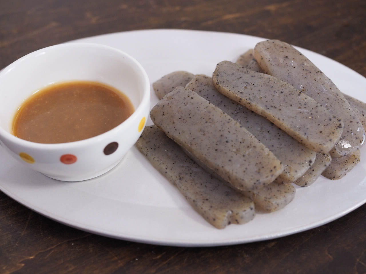 チリチリこんにゃくの酢味噌かけ 奥薗壽子のなべかまぺえじ